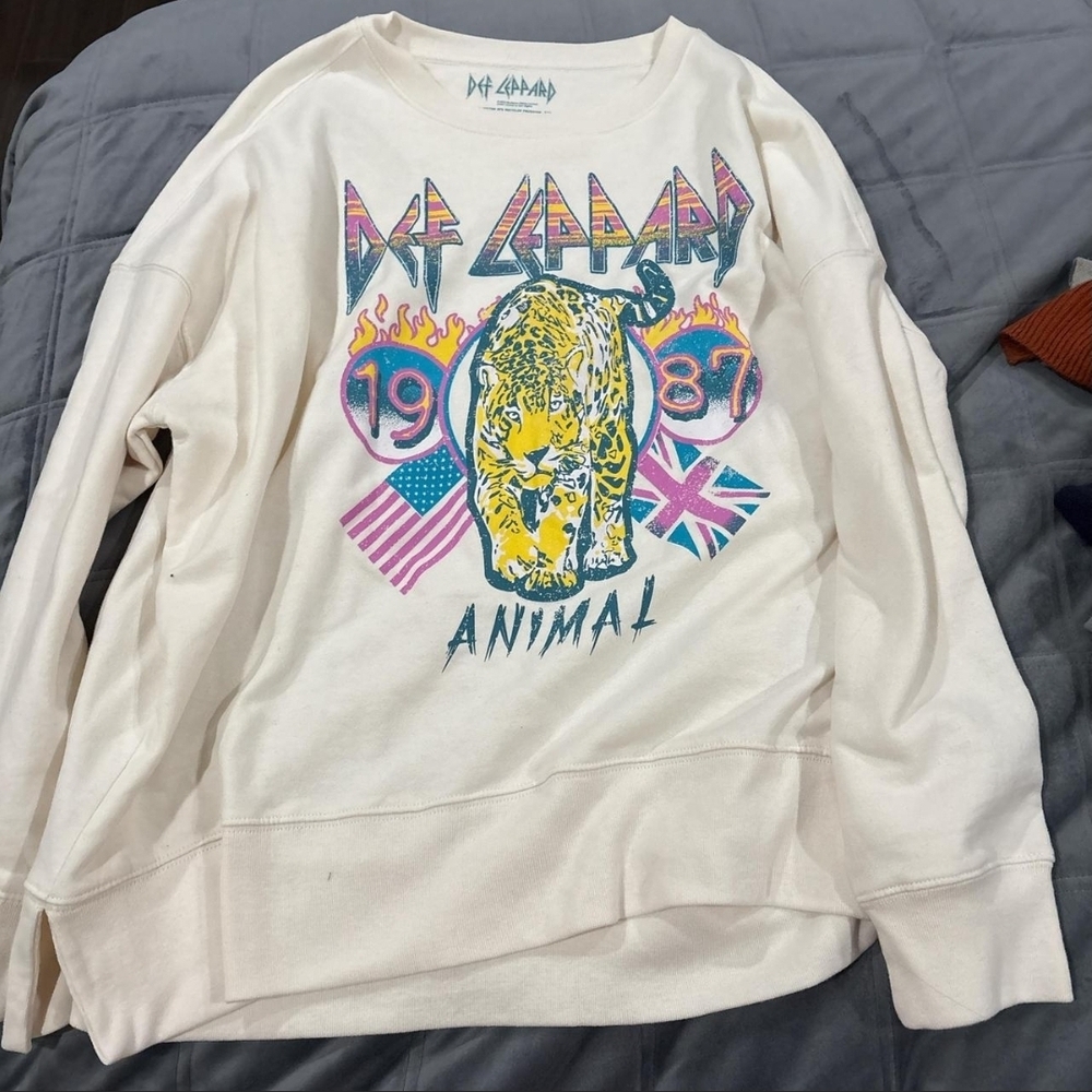 Def Leppard Cream Graphic Sweatshirt